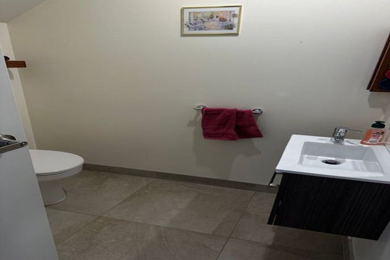 Photo of property in 165a Carlisle Road, Northcross, Auckland, 0632