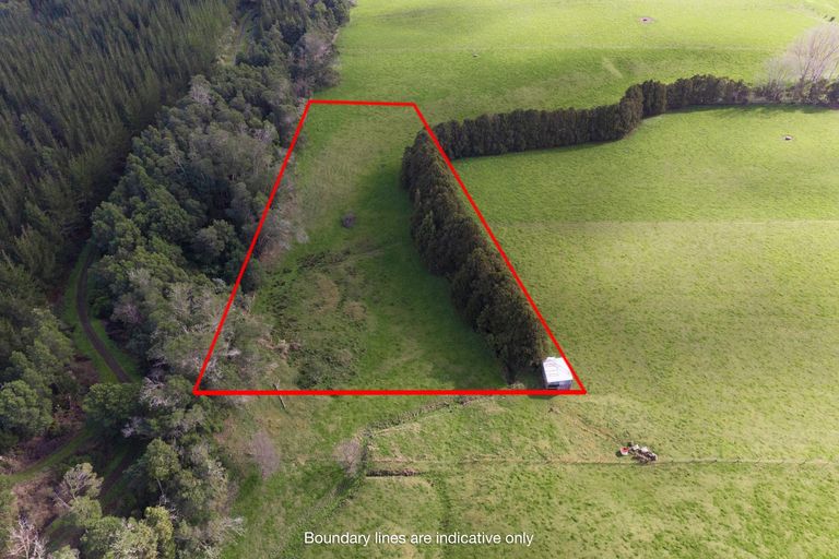 Photo of property in 160 Mcwatt Road, Waitakaruru, Ngatea, 2471