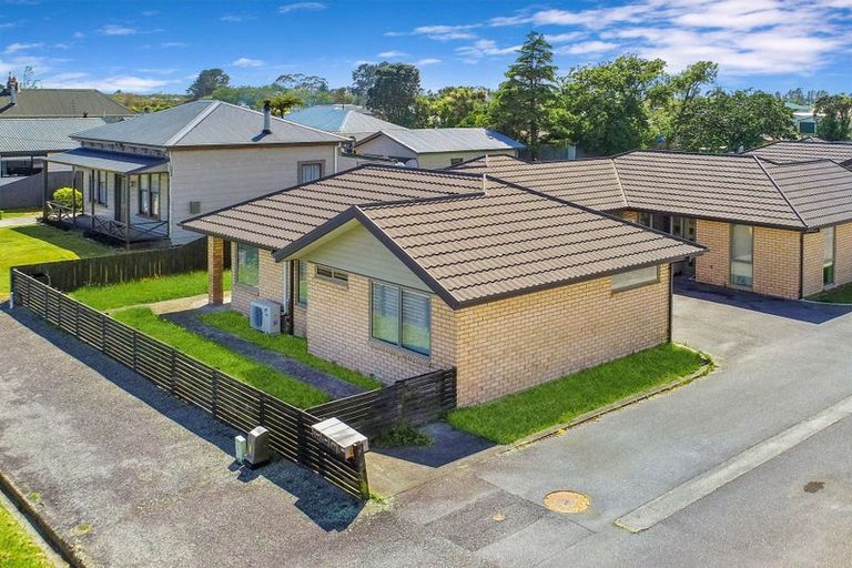 Photo of property in 15 Queen Street, Westport, 7825