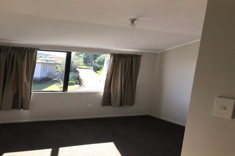 Photo of property in 5 San Bernadino Drive, Henderson, Auckland, 0612