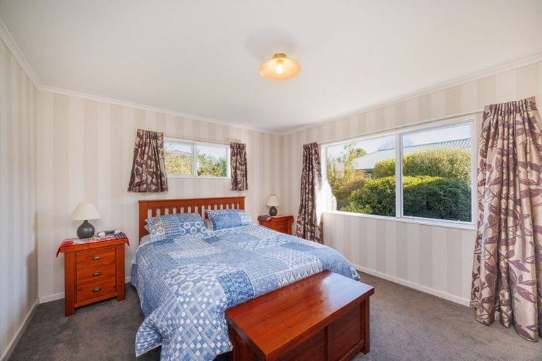 Photo of property in 8 Rosebank Avenue, Kelvin Grove, Palmerston North, 4414