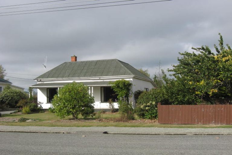 Photo of property in 3 Exeter Street, Waimate, 7924