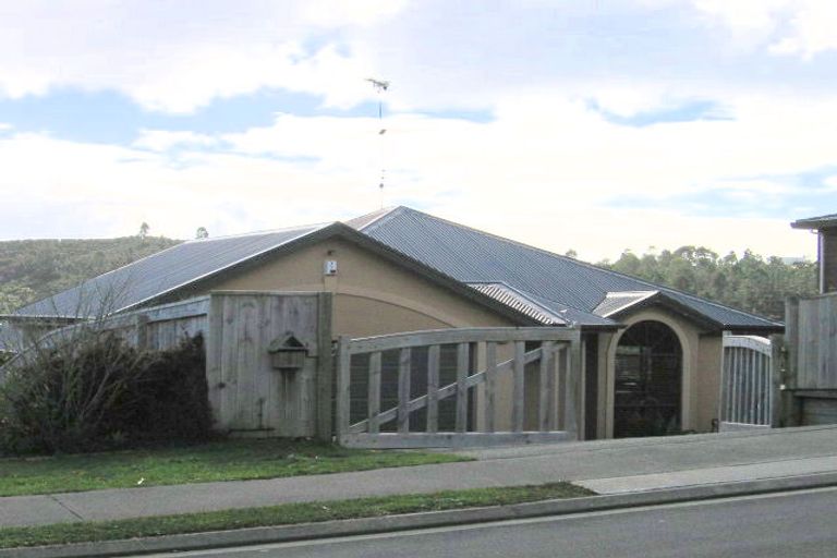 Photo of property in 6 Roberta Crescent, Orewa, 0931