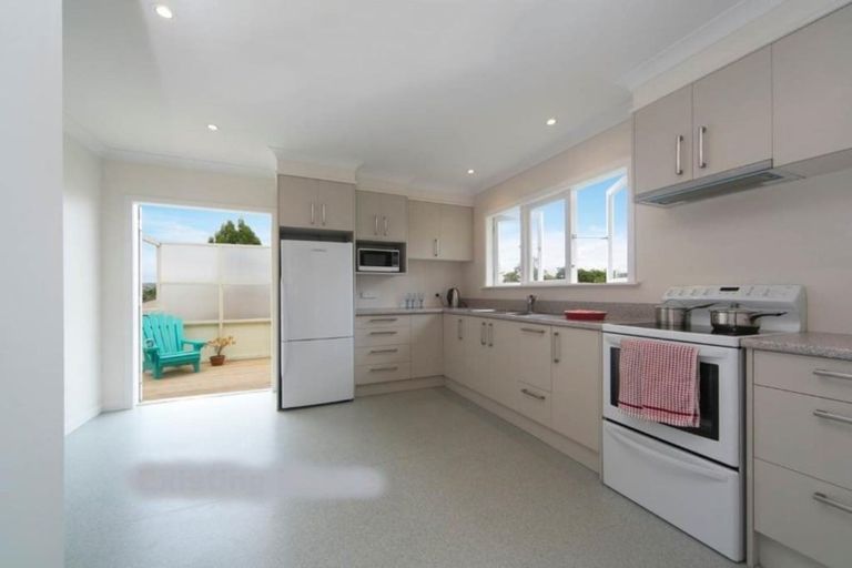 Photo of property in 52 Beaubank Road, Kelston, Auckland, 0602