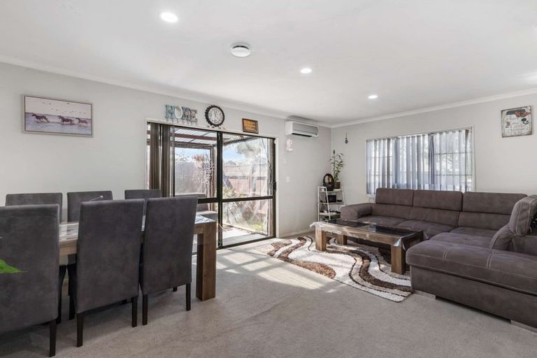 Photo of property in 17 Ashmere Lane, Weymouth, Auckland, 2103