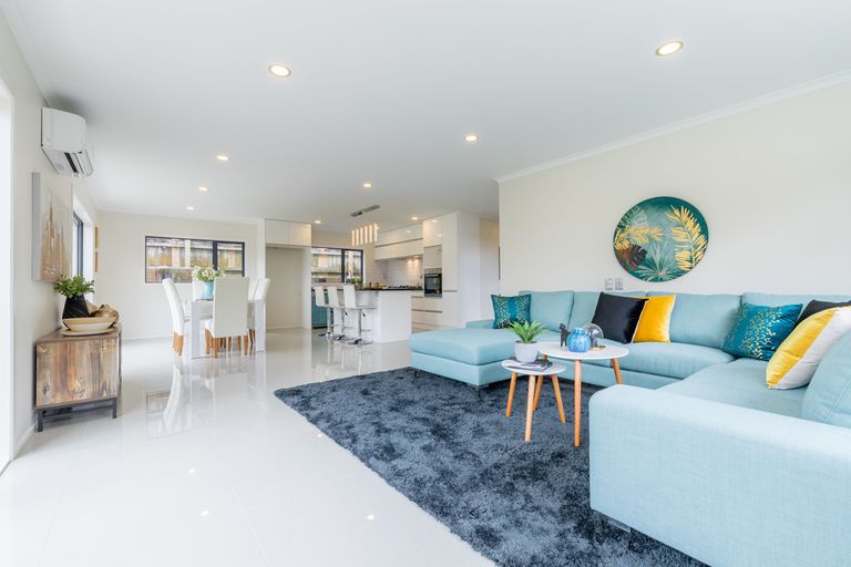 Photo of property in 9 Netherlands Avenue, Kelston, Auckland, 0602