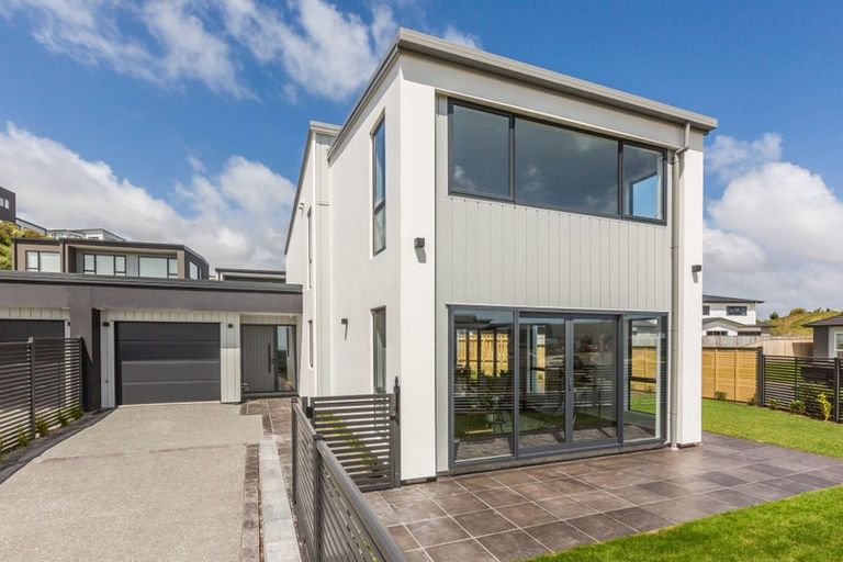 Photo of property in 2a Kaiaho Close, Aotea, Porirua, 5024