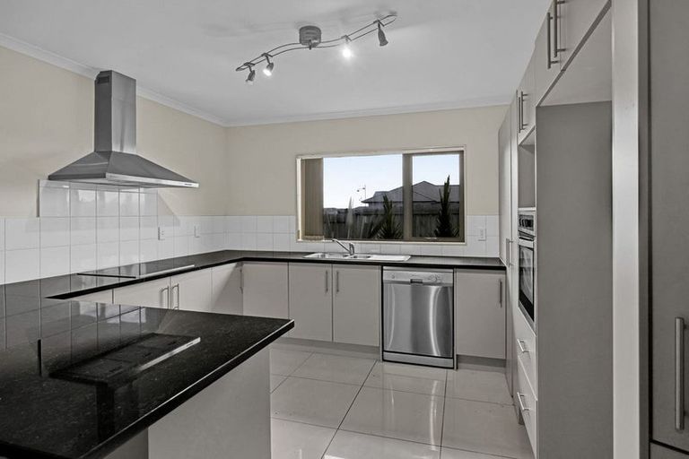 Photo of property in 8 County Drive, Hawera, 4610