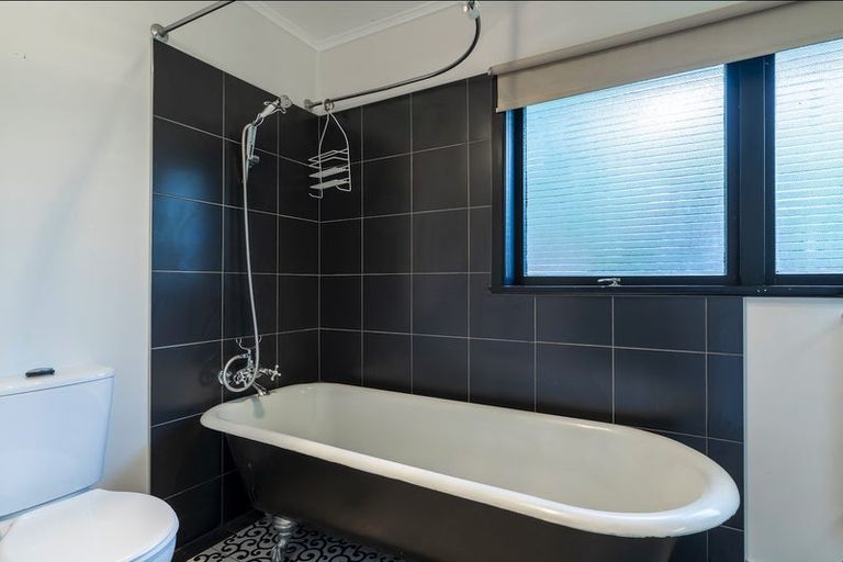 Photo of property in 265 Titirangi Road, Titirangi, Auckland, 0604