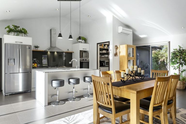 Photo of property in 21 Stewart Glen, Acacia Bay, Taupo, 3385