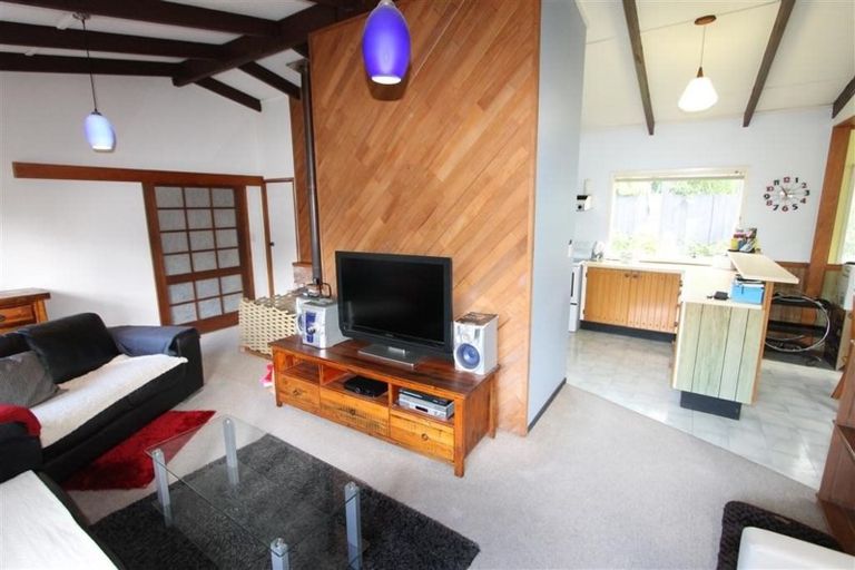 Photo of property in 1/107 Konini Road, Titirangi, Auckland, 0604