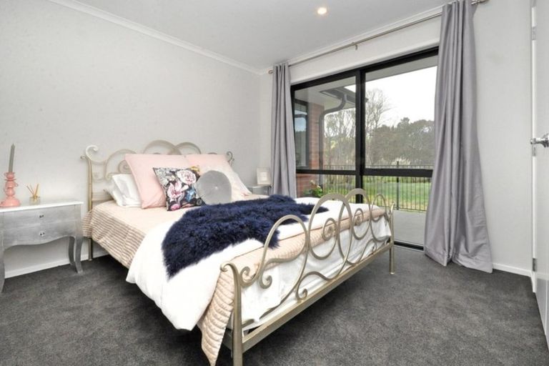 Photo of property in 11 Riverboat Lane, Helensville, 0800