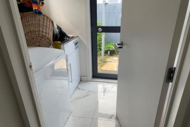 Photo of property in 2/100 Eversleigh Road, Belmont, Auckland, 0622