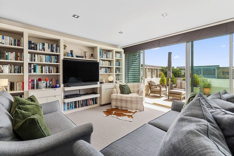 Photo of property in 36 Mantell Street, Seatoun, Wellington, 6022