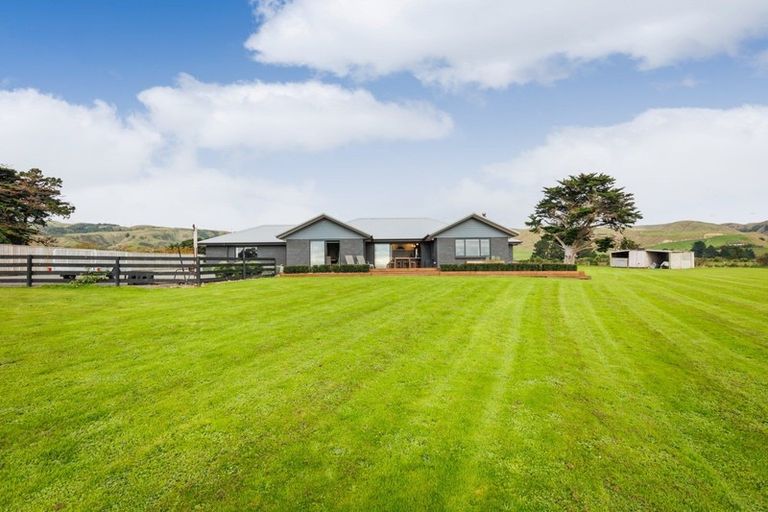 Photo of property in 52 Centre Road, Aokautere, Palmerston North, 4471