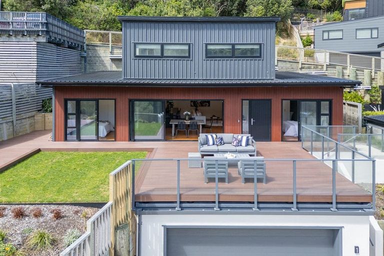 Photo of property in 1 Ara Haewai, Houghton Bay, Wellington, 6023