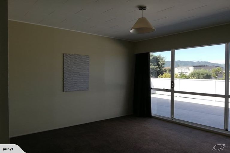 Photo of property in 163 Tutere Street, Waikanae Beach, Waikanae, 5036