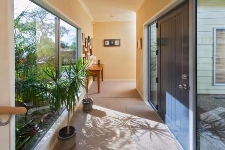 Photo of property in 10 Chesley Place, Half Moon Bay, Auckland, 2012