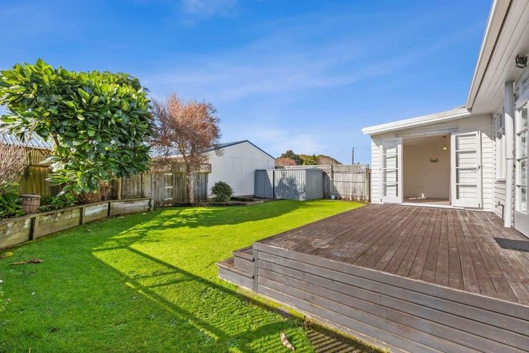 Photo of property in 43 Lismore Street, Strandon, New Plymouth, 4312