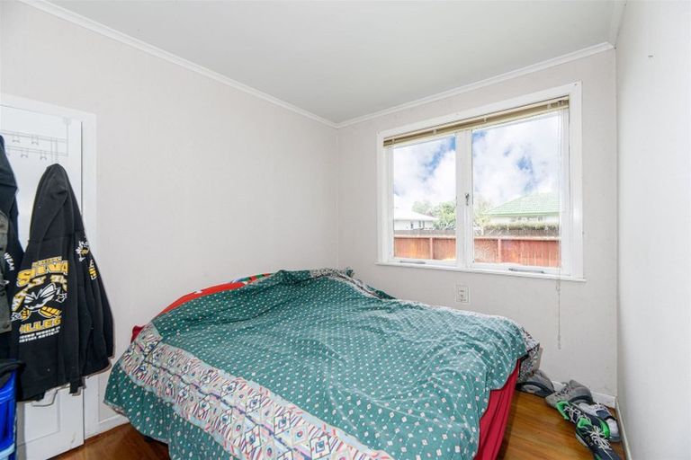 Photo of property in 19 Yeovil Road, Te Atatu Peninsula, Auckland, 0610