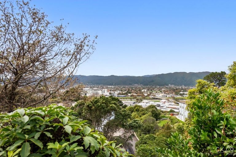 Photo of property in 24 Miromiro Road, Normandale, Lower Hutt, 5010