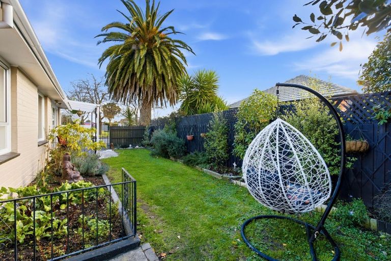 Photo of property in 2/2 Lomax Place, Islington, Christchurch, 8042
