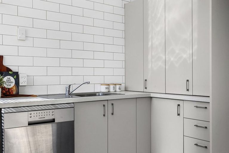 Photo of property in 2/73 Clare Road, St Albans, Christchurch, 8014