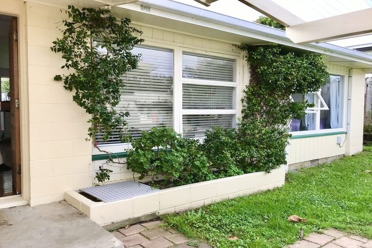 Photo of property in 3/2 Lansdowne Street, Bayswater, Auckland, 0622