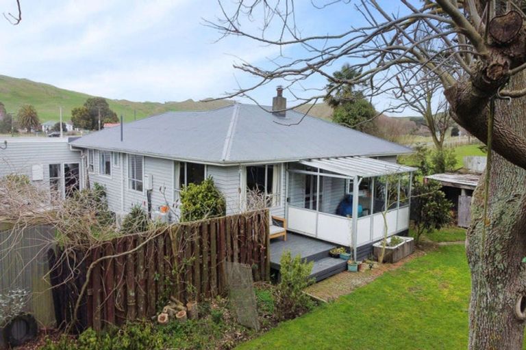 Photo of property in 3 Heretaunga Road, Maharahara, Dannevirke, 4972