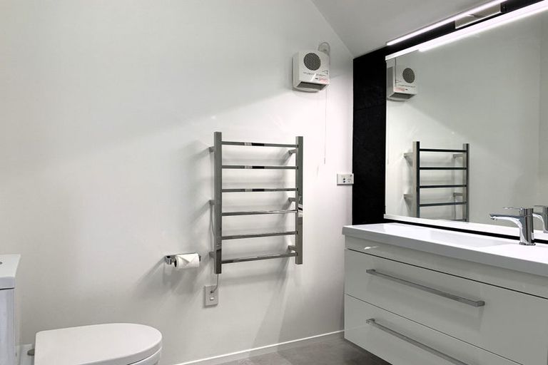 Photo of property in Victoria Villas, 45/35 Pirie Street, Mount Victoria, Wellington, 6011