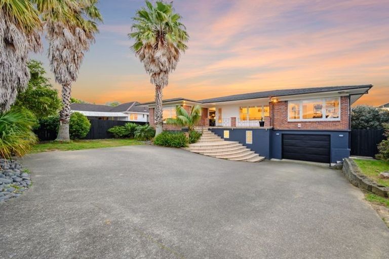 Photo of property in 25 Bradbury Road, Botany Downs, Auckland, 2010