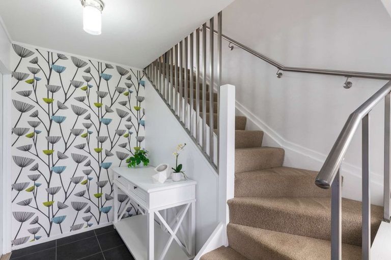 Photo of property in 1/16 Midgley Road, West Harbour, Auckland, 0618