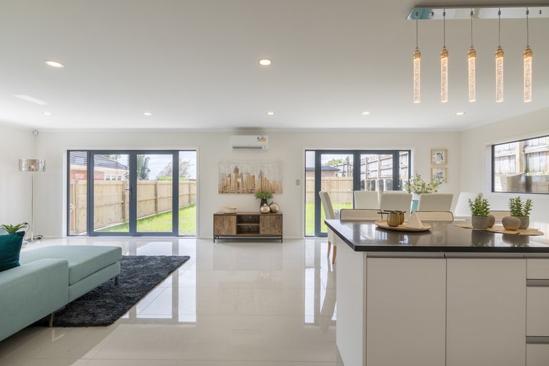 Photo of property in 9 Netherlands Avenue, Kelston, Auckland, 0602