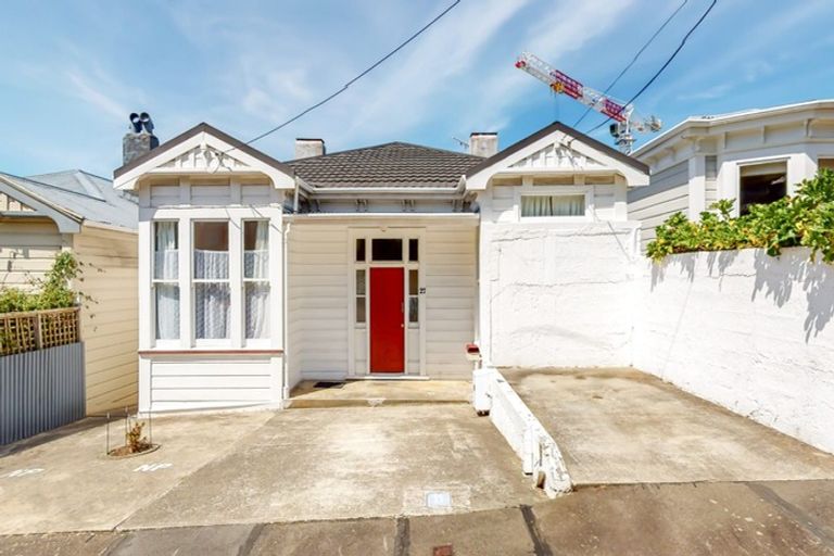 Photo of property in 27 Myrtle Crescent, Mount Cook, Wellington, 6021