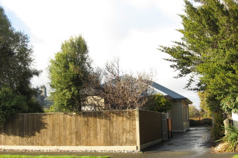 Photo of property in 100 Innes Road, St Albans, Christchurch, 8052