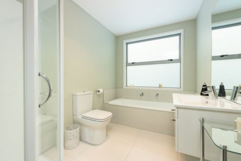 Photo of property in 1 Ellesmere Close, Pyes Pa, Tauranga, 3112