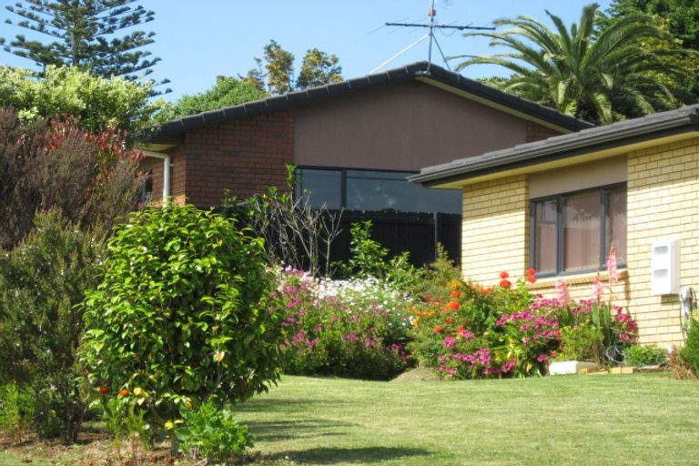 Photo of property in 20 Kohanga Road, Mangere Bridge, Auckland, 2022