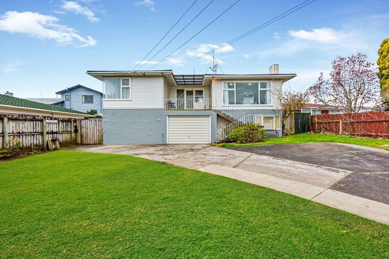 Photo of property in 26 Ray Small Drive, Papakura, 2110