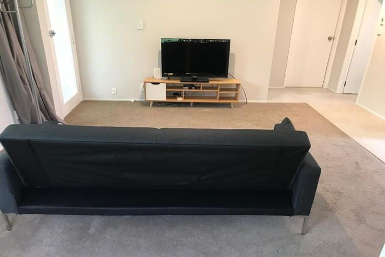 Photo of property in 2/5 Keldale Place, Forrest Hill, Auckland, 0620