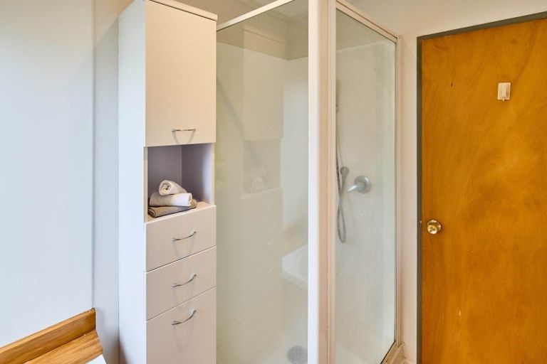 Photo of property in 122 Cambridge Terrace, Fairfield, Lower Hutt, 5011