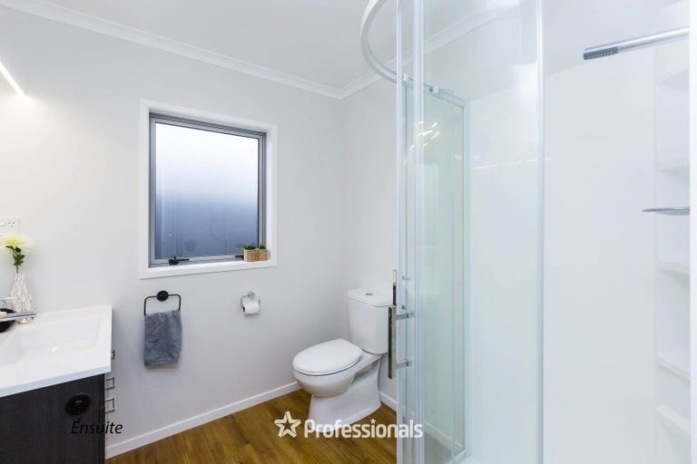 Photo of property in 11 Te Kaeaea Crescent, Wallaceville, Upper Hutt, 5018