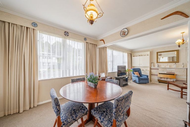 Photo of property in 17 Deller Grove, Silverstream, Upper Hutt, 5019