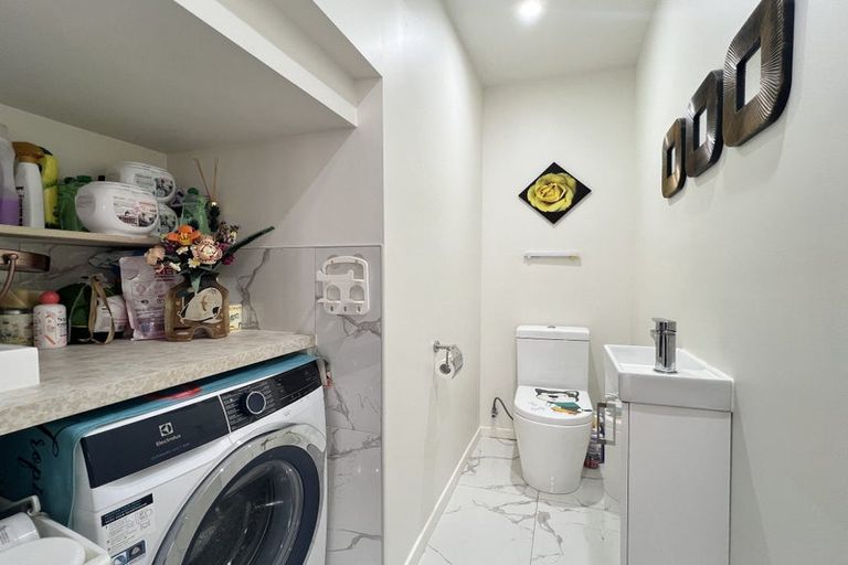 Photo of property in 47b Rangeview Road, Sunnyvale, Auckland, 0612