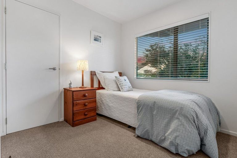 Photo of property in 2/24 Carlisle Road, Browns Bay, Auckland, 0630