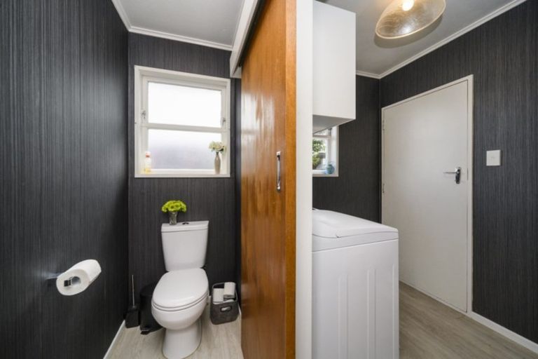 Photo of property in 10 Wairau Place, Kelvin Grove, Palmerston North, 4414