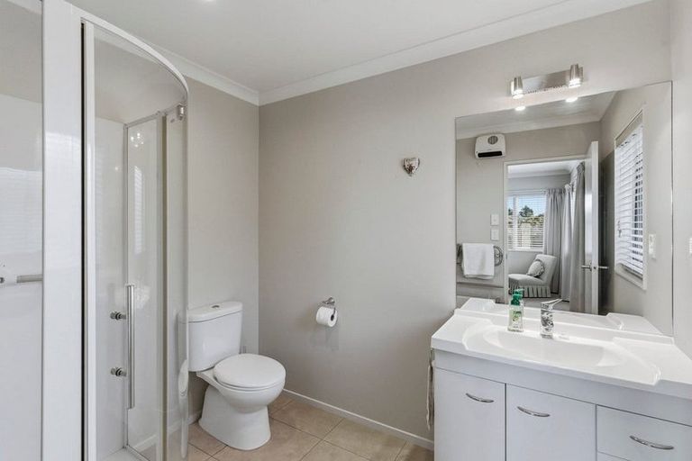 Photo of property in 2 Pearson Place, Paraparaumu, 5032