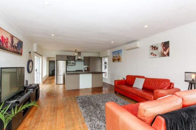 Photo of property in 3 Gordon Street, Glen Avon, New Plymouth, 4312