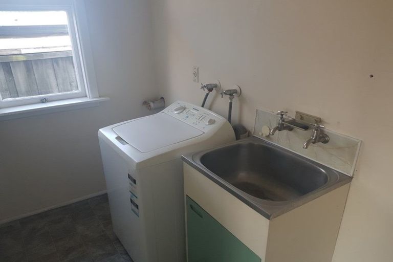 Photo of property in 32 Waimairi Road, Upper Riccarton, Christchurch, 8041