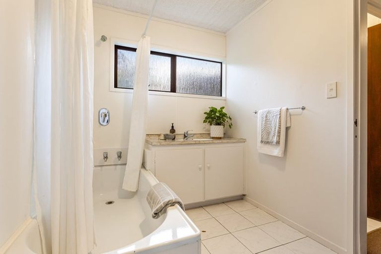 Photo of property in 2/40 Evans Road, Glen Eden, Auckland, 0602