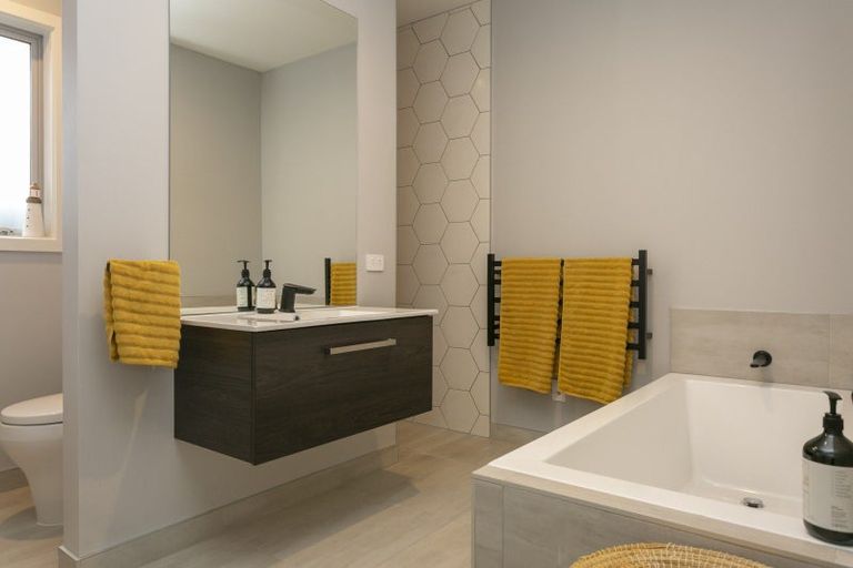 Photo of property in 71 Ross Rise, Kinloch, Taupo, 3385